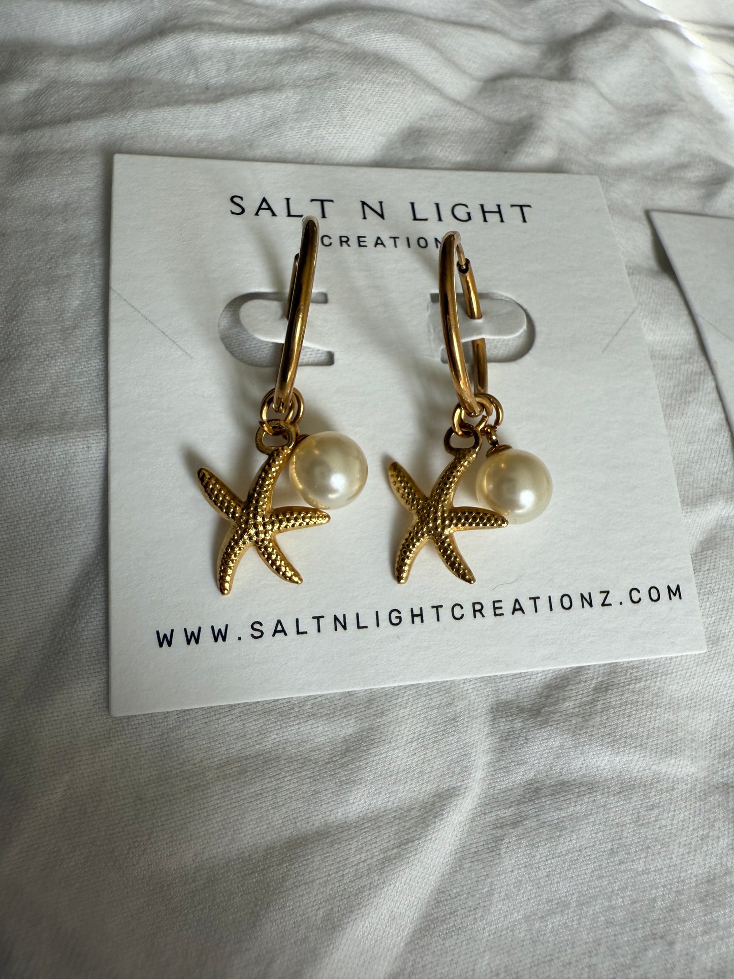 STARFISH WHITE PEARL EARRINGS